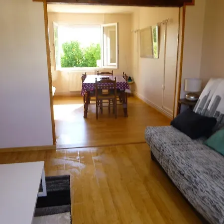 Familial Avec Jardin Et Vue Sur A Clairac, 80 M² Lejlighed