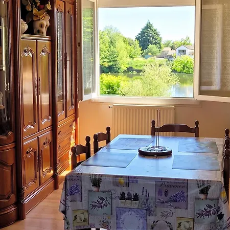 Lejlighed Familial Avec Jardin Et Vue Sur A Clairac, 80 M²