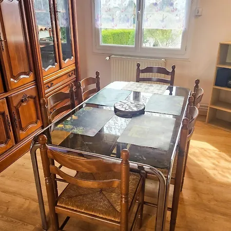 Lejlighed Familial Avec Jardin Et Vue Sur A Clairac, 80 M²