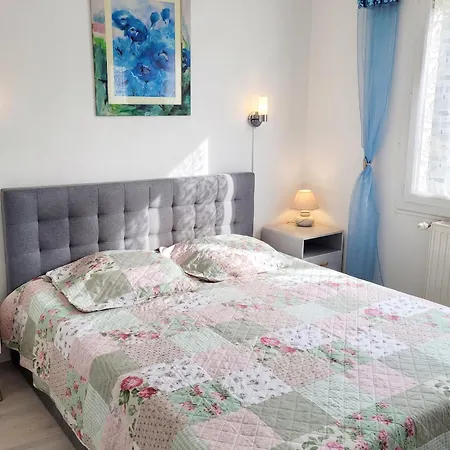 Familial Avec Jardin Et Vue Sur A Clairac, 80 M² Lejlighed *