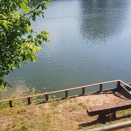Lejlighed Familial Avec Jardin Et Vue Sur A Clairac, 80 M²